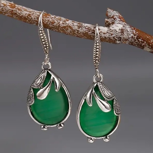 925 Sterling Silver Plated Green Synthetic Stone Drop Earrings - Picture 1 of 4